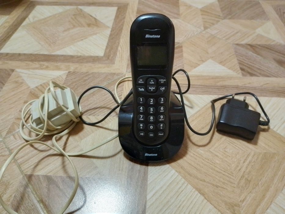 Telefon stacjonarny Binatone.