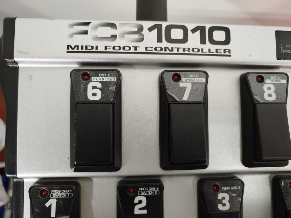 Pedaleira MIDI "BEHRINGER FCB1010" MIDI Foot Controller