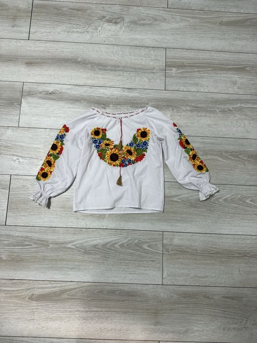 Продам вишиванку для дівчинки
