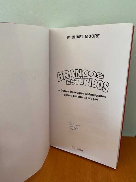 Brancos Estúpidos - Michael Moore