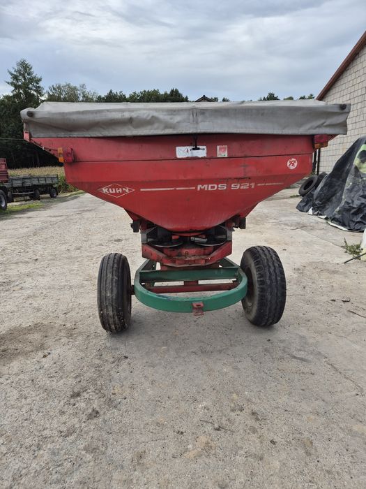 Rozsiewacz kuhn mds 921( rauch) + wózek, Rozsiewacz  na wózku
