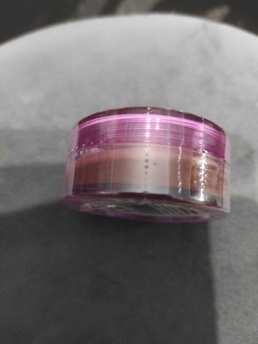 Róż do policzków ,Red Lipstik Monster