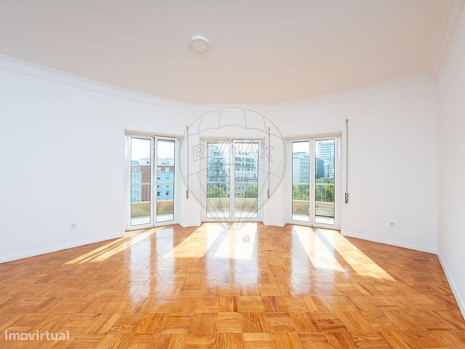 Apartamento T4 para arrendamento