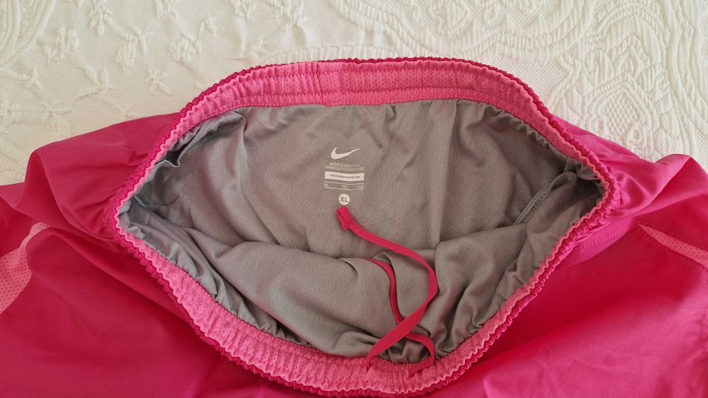 Calções Nike rosa, tamanho XL