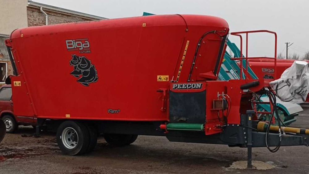 Кормозмішувач  для ВРХ Peecon Biga 19-215/230