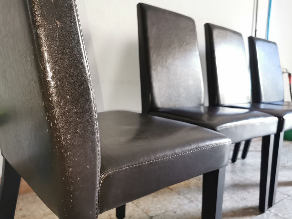 Mesa de Sala de Jantar e Cadeiras