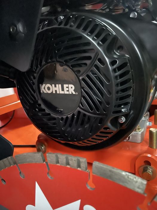 Coetador de asfalto com motor KOHLER