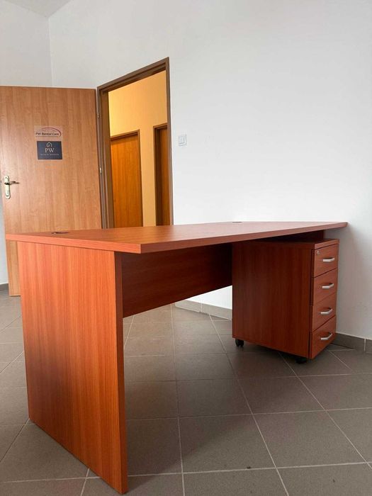 Duże biurko biurowe – solidne, bardzo dobry stan