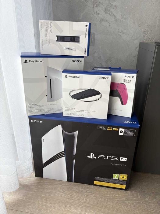 PlayStation 5 Pro 2TB (CFI-7121) + napęd + 2 pady + stacja + podstawka | bogaty zestaw