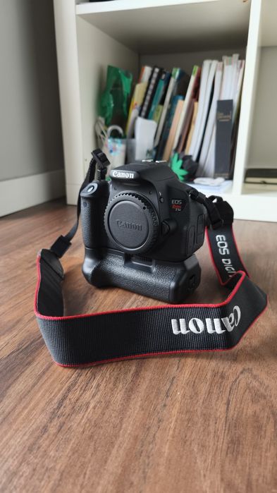 Câmara Canon rebel t51 + 2 objetivas + filtros + 3 baterias + SD card