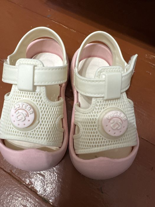 Взуття для перших кроків,кеди,кросівки,сандалі,босоніжки,17,18,20,21