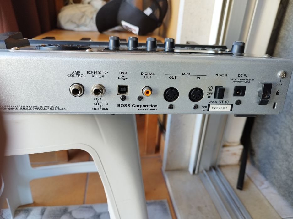 vendo Boss gt10 em perfeito estado,  aceito trocar em uma vé 8 boss