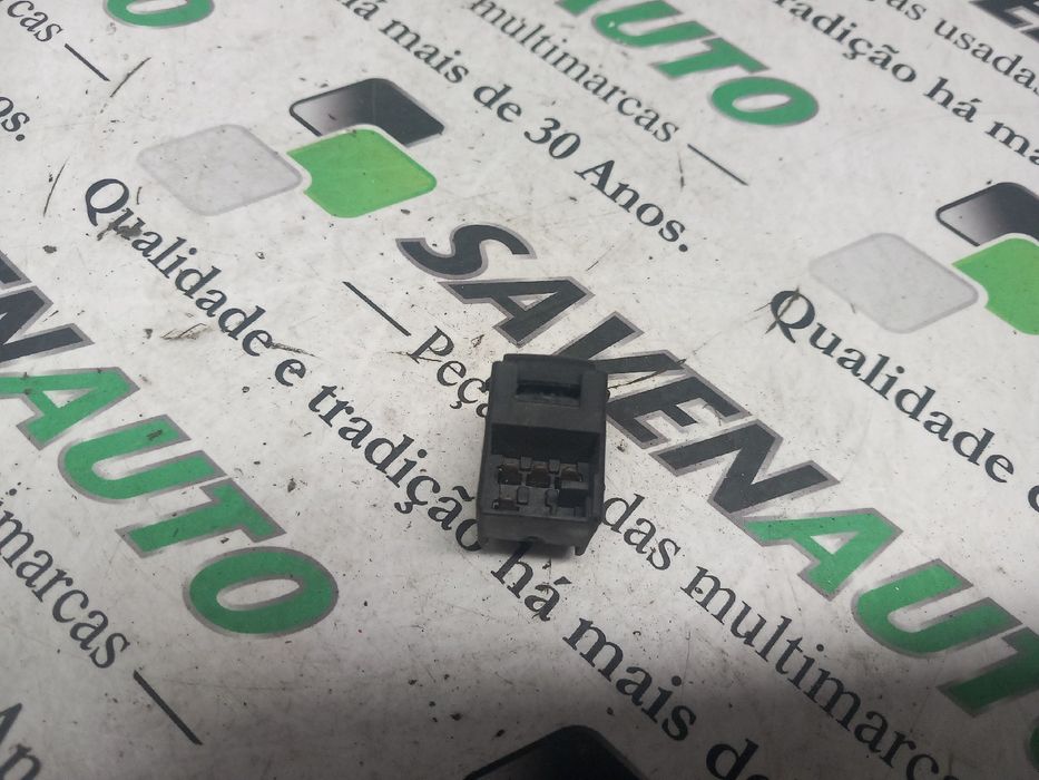 Comando / botão / interruptor vidros trás direito SKODA Octavia I Hatc