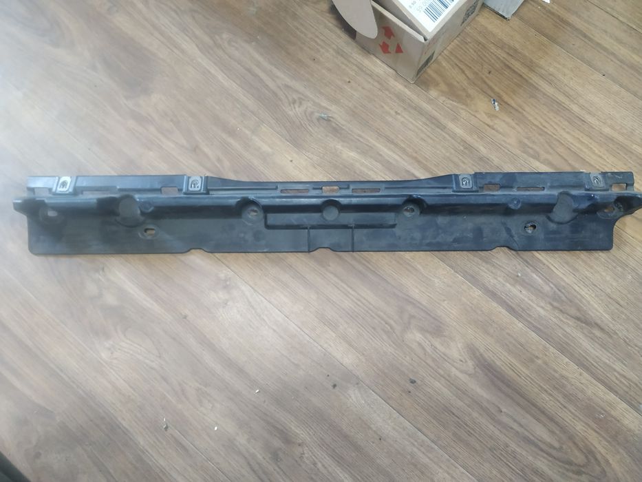 Направляюча бампера Renault grand scenic