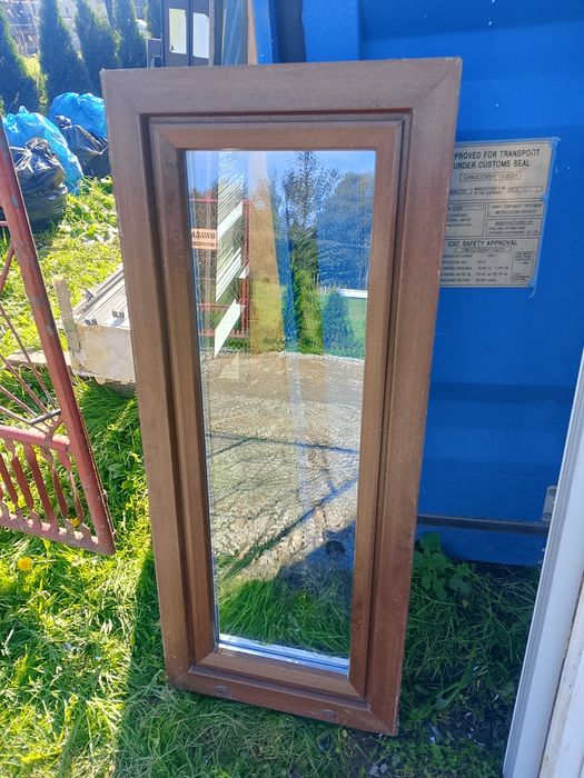 Okno 56x134 orzech rozwierno uchylne plastikowe łazienkowe