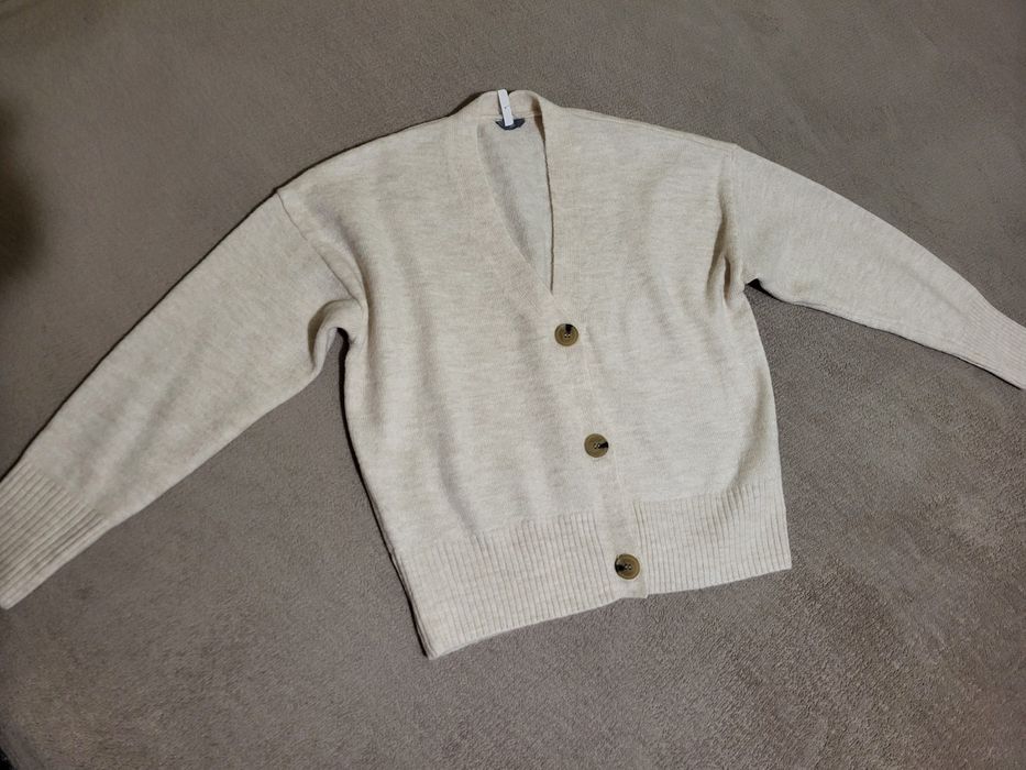 Стильний базовий кардиган молочного кольору