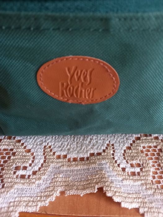 Kuferek na kosmetyki I nie tylko firmy Yves Rocher