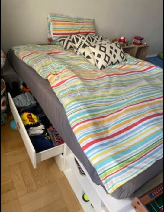 NORDLI (IKEA) Cama com colchão (200 cm x 140 cm).