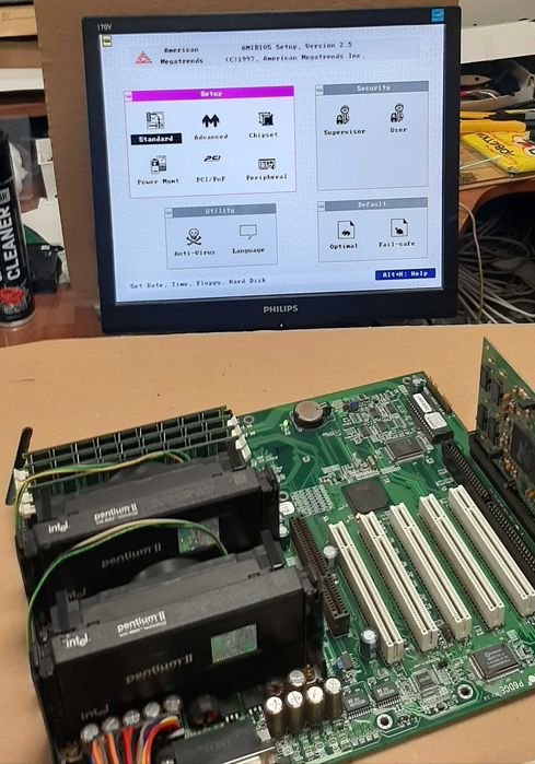 Материнская плата P6DGE серверная раритет 2 процессора pentium 2 slot1