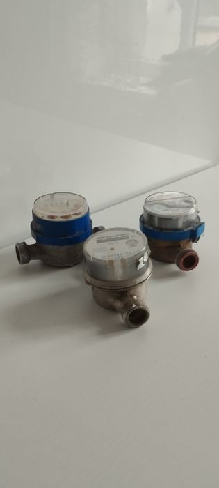 Wodomierze trzy sztuki 1/2