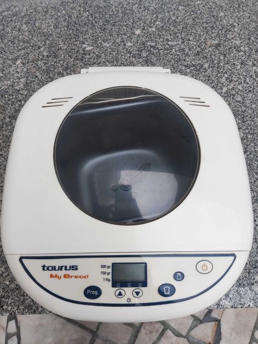 Máquina de fazer pão Taurus