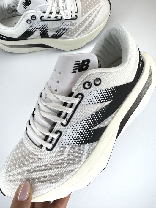 Кроссовки  New Balance НОВЫЕ - 39 размер есть в НАЛИЧИИ