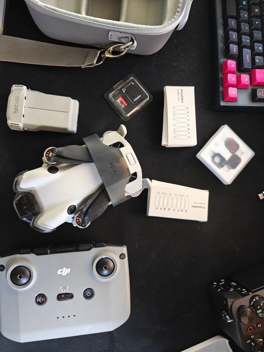 Dji mini 4 pro + bateria extra + filtros ND + Comando + cartão sd 256g