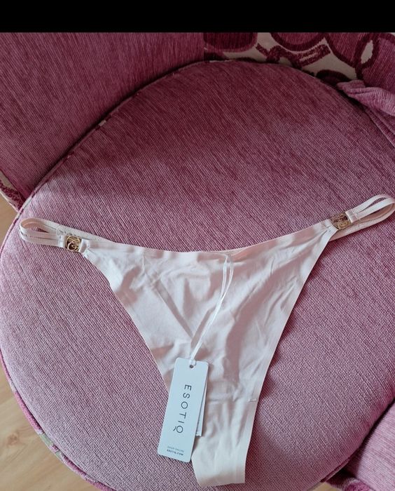 Nowe stringi Esotiq
