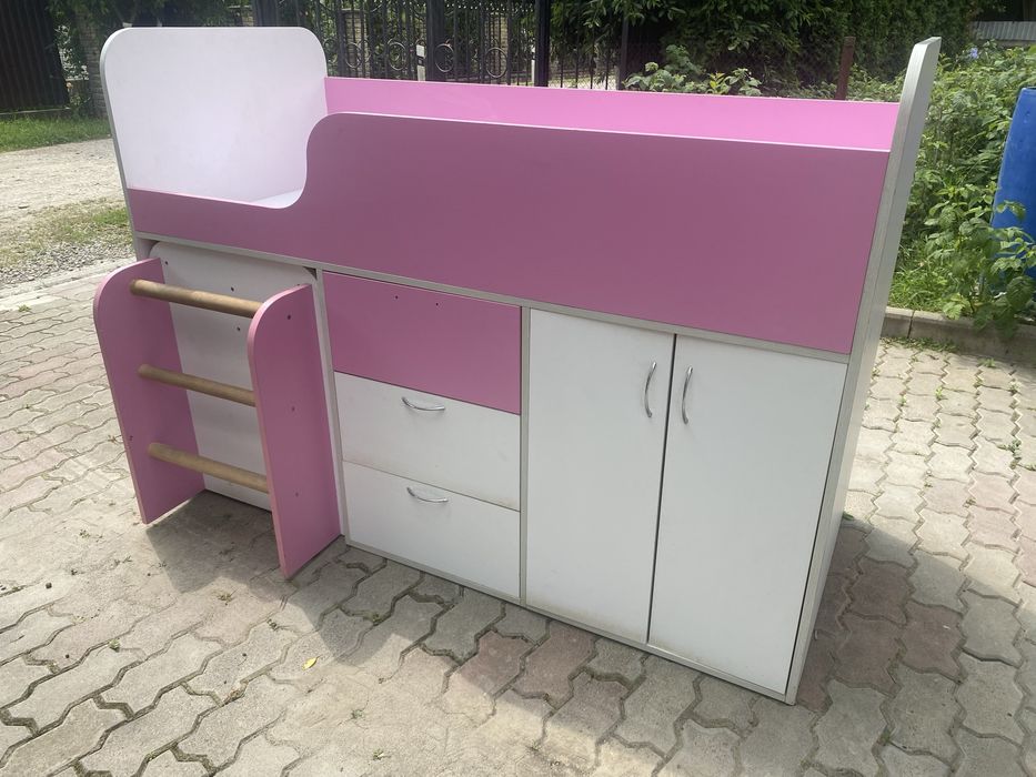 Ліжко дитяче трансформер,зі шафою,шухлядами та столиком.