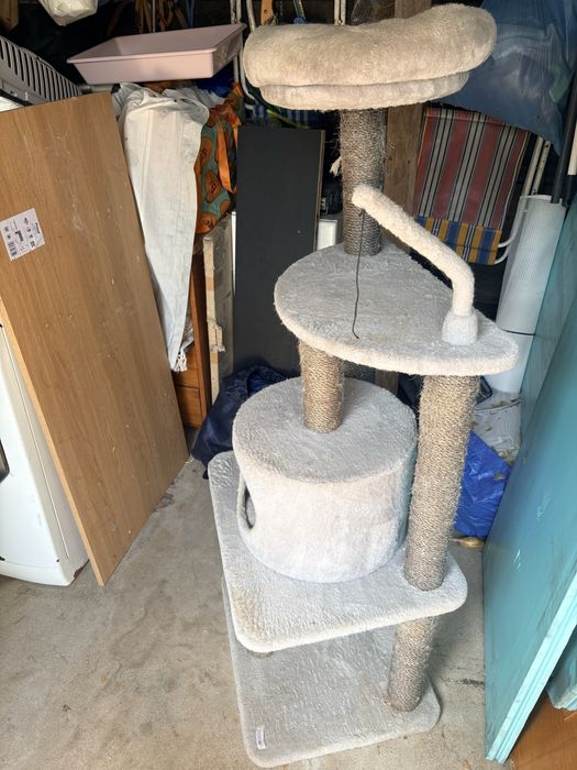 Arranhador/arvore grande para gatos