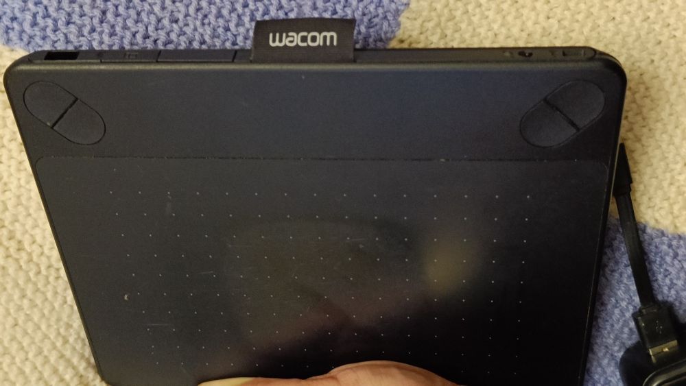 Графічний планшет Intuos Pen & Touch Tablet CTH490 700 грн