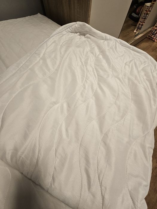 Łóżko sypialniane drewniane z materacem sprężynowym + GRATIS