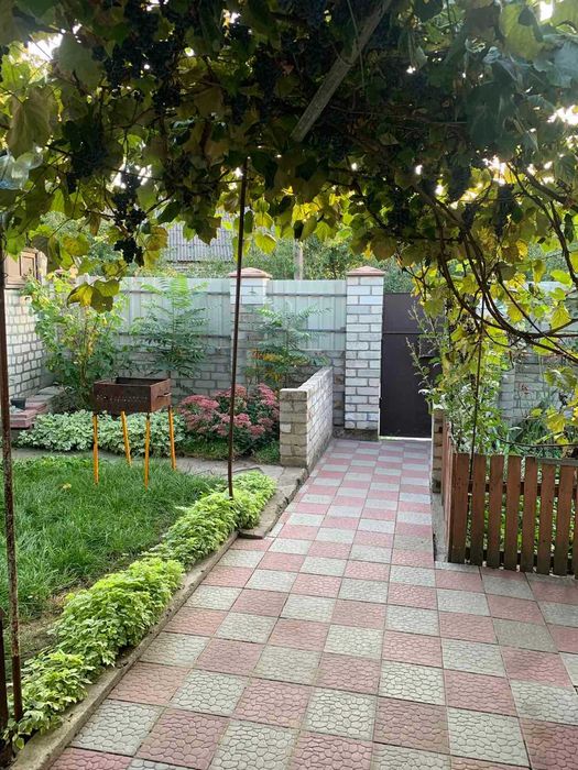 Продаж частини будинку з окремим подвір'ям  Польова