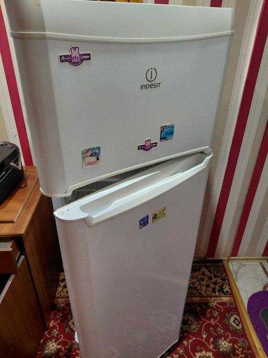Двокамерний холодильник INDESIT у хорошому стані