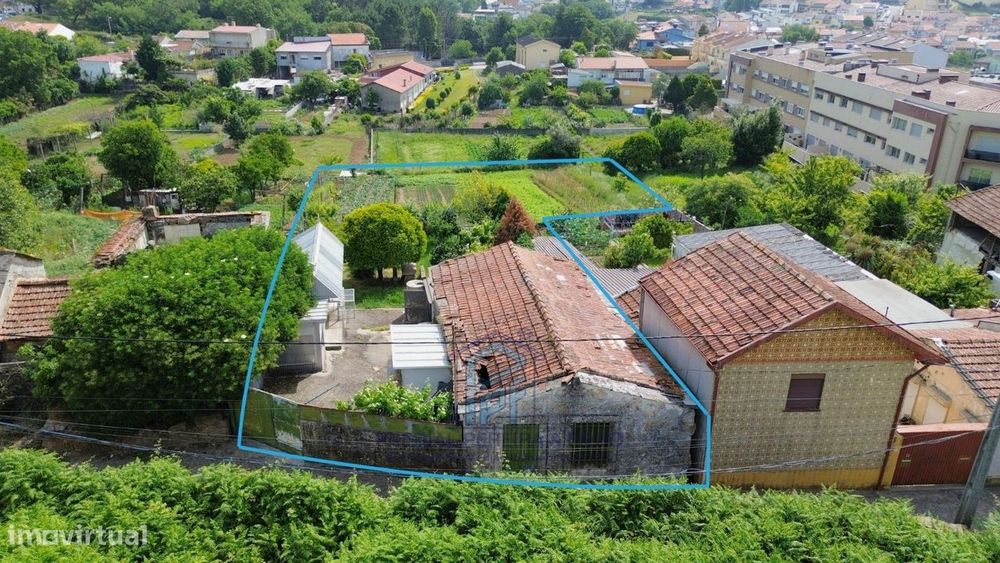 Terreno com casa térrea | Baguim (Rio Tinto) - Junto à Igreja