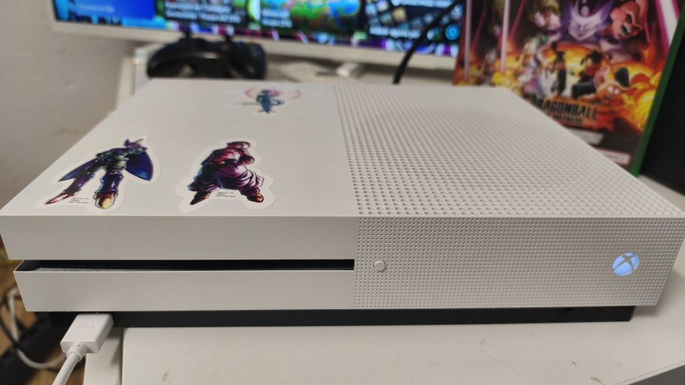 Xbox One S 500Gb SSD com drive blu-ray