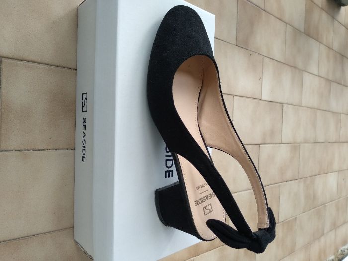 Sapatos abertos atrás