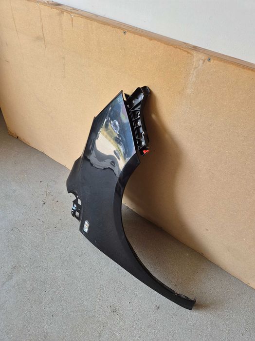 Opel Meriva B błotnik przedni prawy przód.