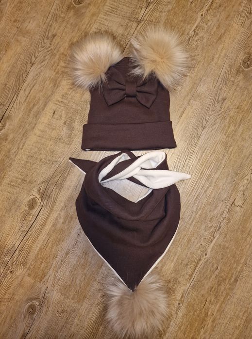 Zestaw czapka i chusta  prazek z pomponami I kokardką brąz czekoladowy
