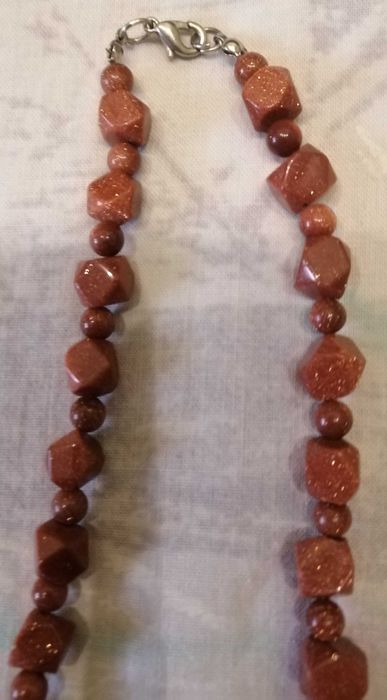 Женские украшения.Бусы.