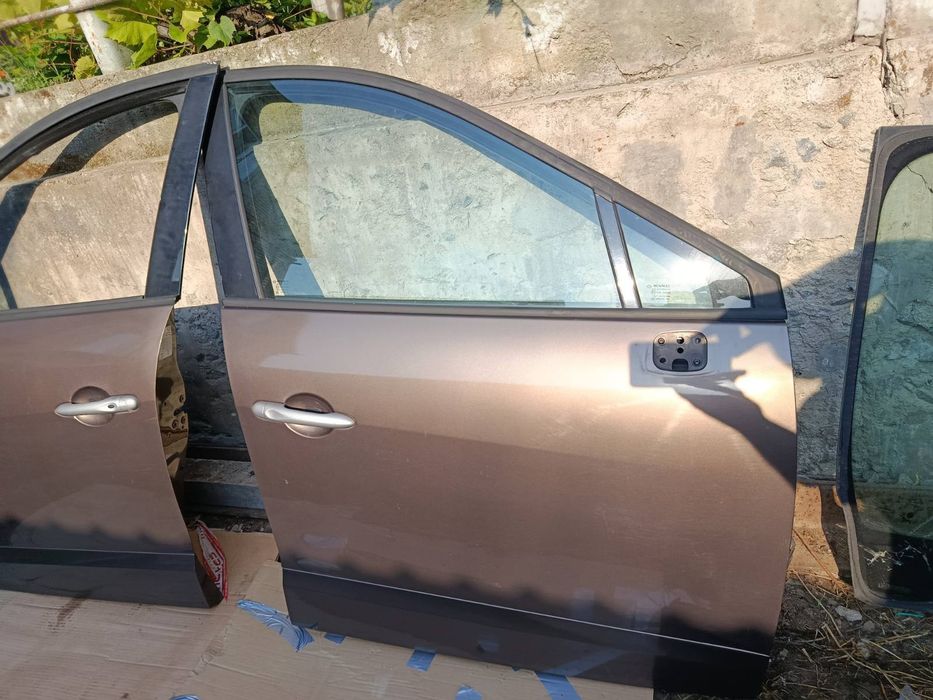 Дверка передня ліва права Renault Scenic 3 Grand колір TECNB TED69