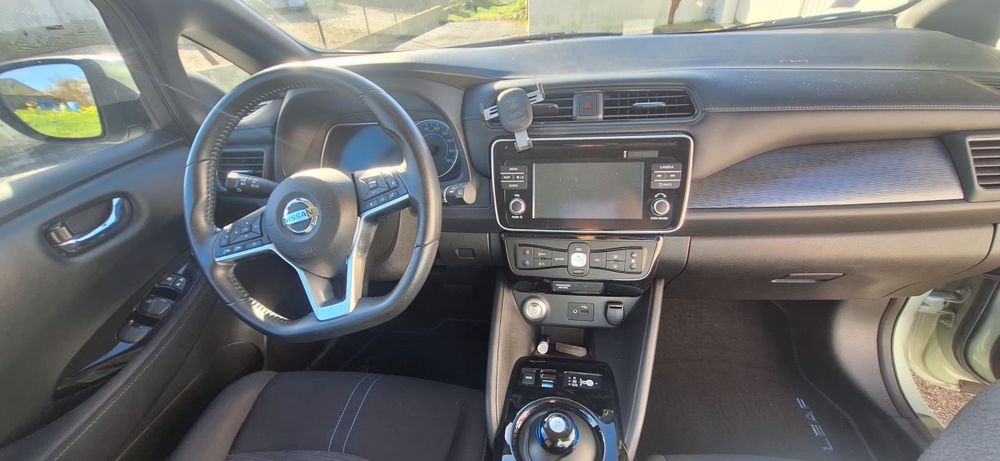 Carro Nissan Leaf Elétrico