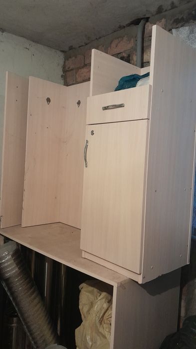 Віддам безкоштовно   меблі.