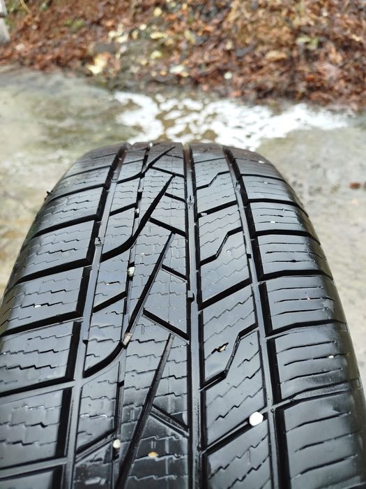 Opony 215 ..60.. 17 dwie sztuki wielosezon 17