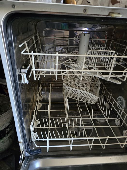 Maquina lavar loiça e figurifico