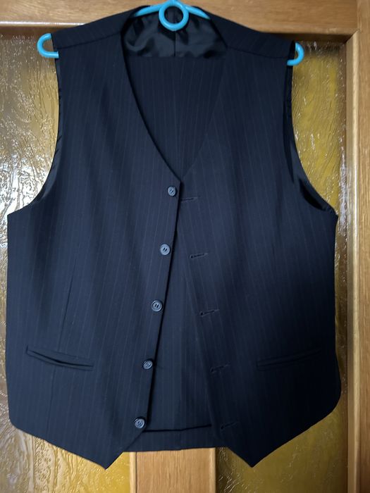 Garnitur męski czarny w delikatne paski