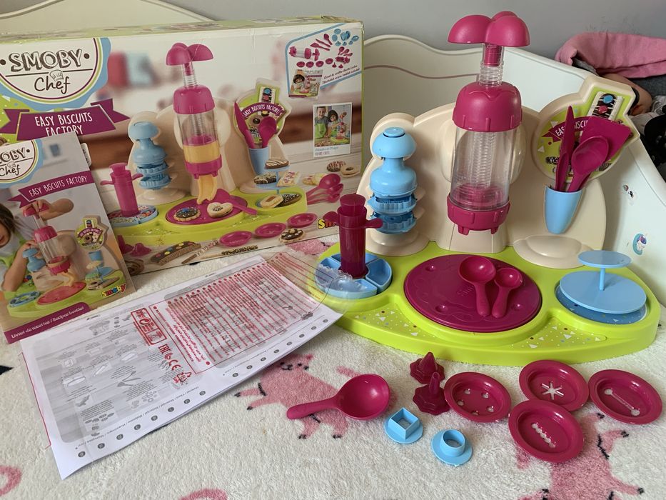 Zabawna kucharka Chef Smoby Pieczemy ciasta z przepisami i foremkami