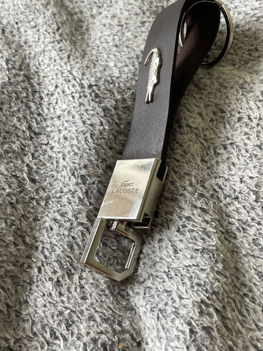 Брелок- карабин Lacoste. Натуральная кожа. Новый