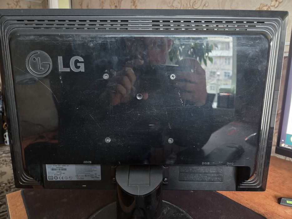 Монітор 20' LG L206WTQ-BF робочий.