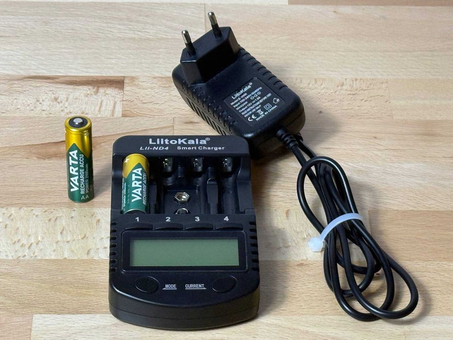 Зарядний пристрій LiitoKala Lii-ND4 + 2 акумулятори Varta AA 2100 mAh (Ni-MH) — Комплект, як новий